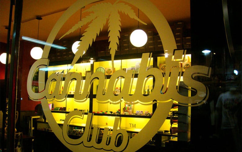 floricerca's tweet photo. Arriva la minaccia ai cannabis social club di Barcellona https://t.co/OEPU7IwpOy https://t.co/ytAVKt2Wdb
