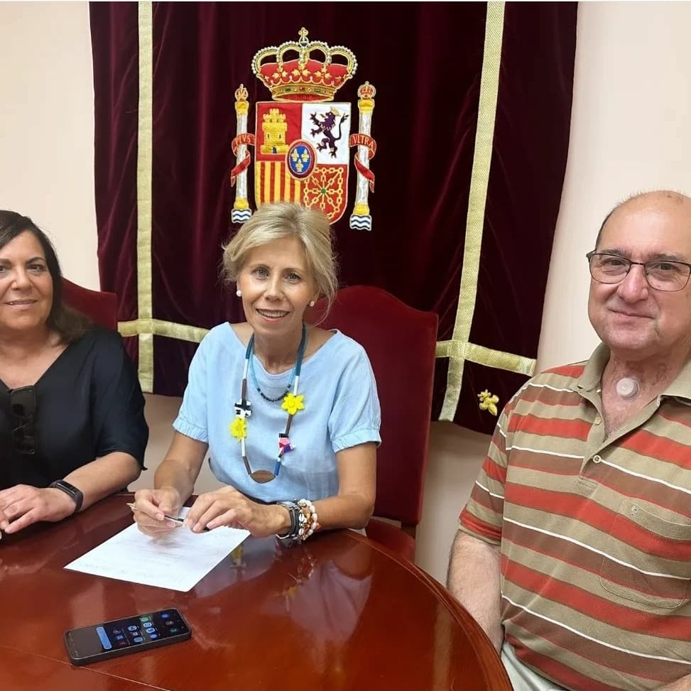 AplHuelva's tweet photo. El pasado viernes se reunieron el Presidente y la Secretaria de nuestra Asociación con la Subdelegada del Gobierno en Huelva, Maria José Rico, con el fin de darle a conocer la problemática de nuestro colectivo y solicitarle su colaboración. Agradecemos su cordialidad e interés https://t.co/6WnmRB9fcf