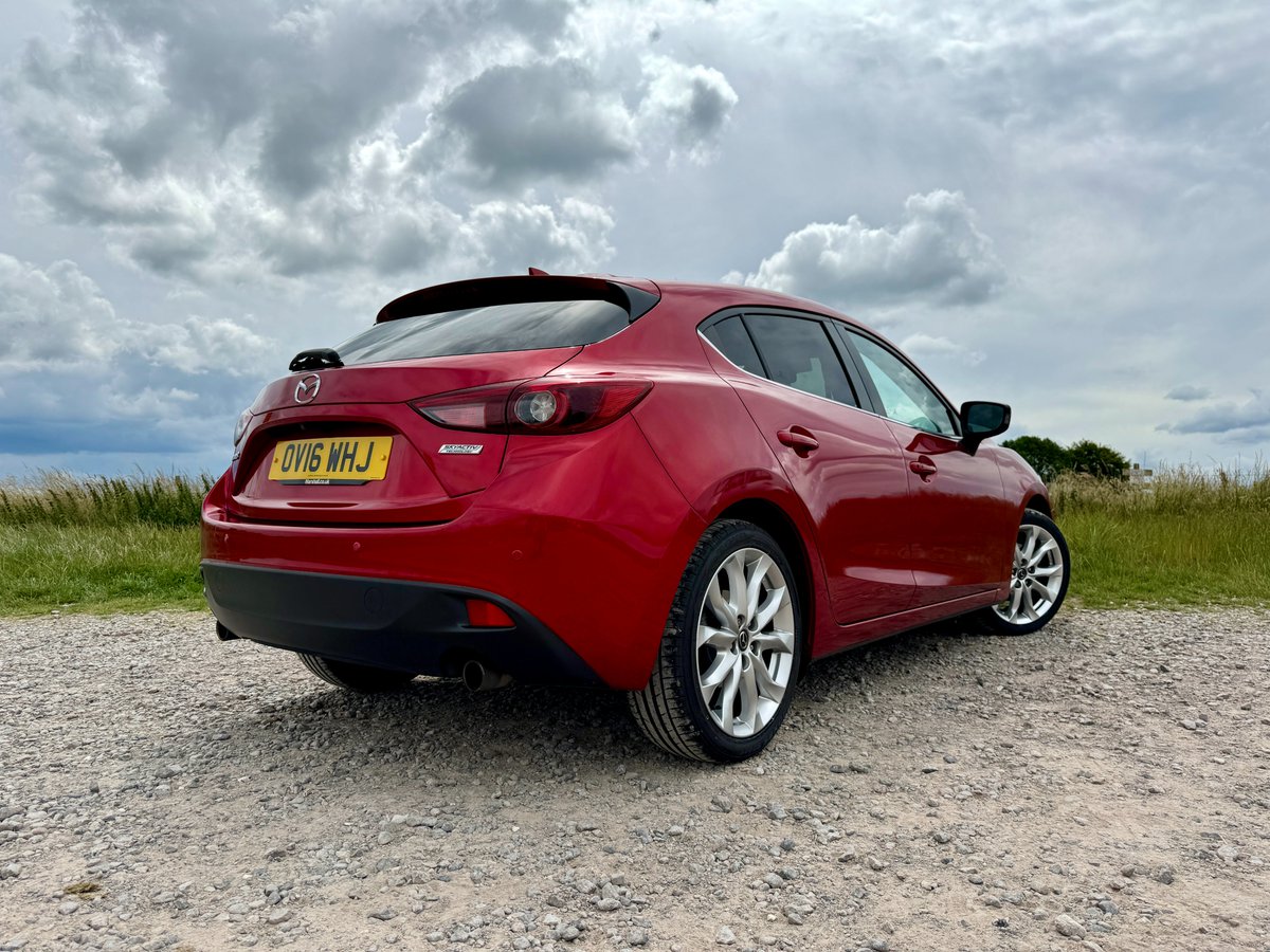PHMattB's tweet image. Go buy my really nice Mazda 3 that I&apos;ll probably regret selling so that I can get an engagement ring (and probably sink lots of money into a stupid old BMW. But let&apos;s go for the romance first). pistonheads.com/buy/listing/17…