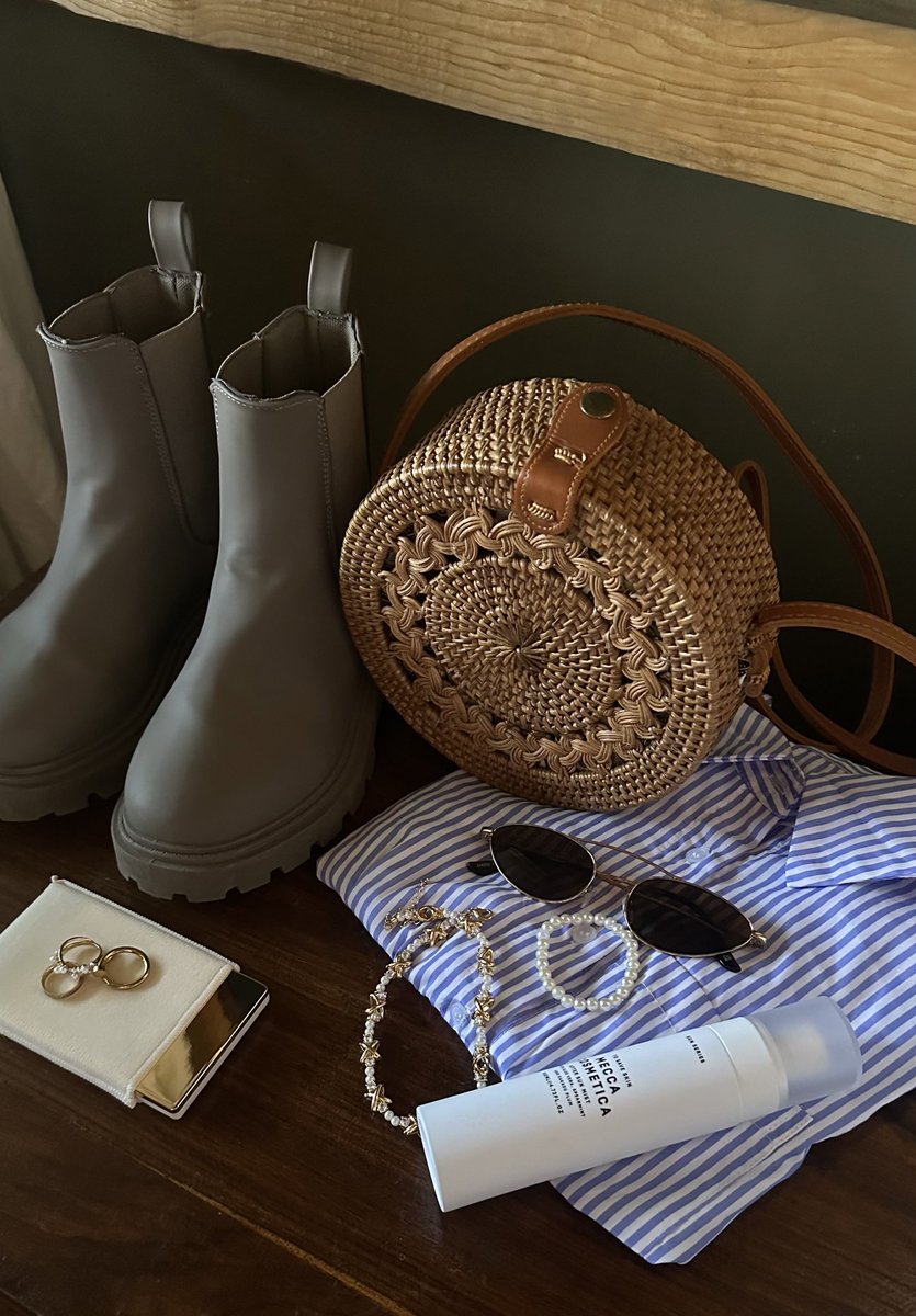 _fr0geth's tweet photo. Wildlife essentials🍂🧳 https://t.co/U3PGt5cqI5