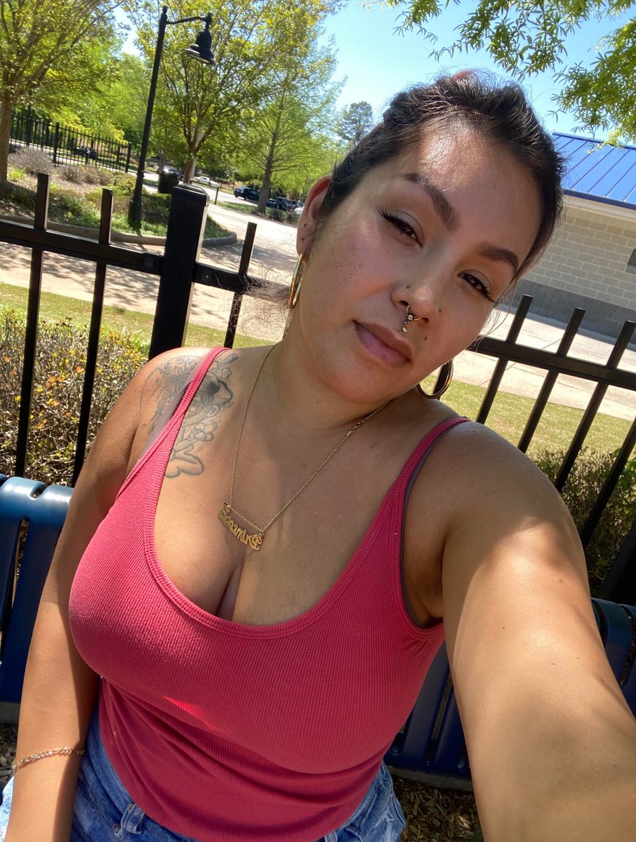 strip4desss's tweet photo. Loved this outfit ❤️ #nsfwacc #nsfwtwt #latina #mexican #milf #married https://t.co/13uwzqyc51