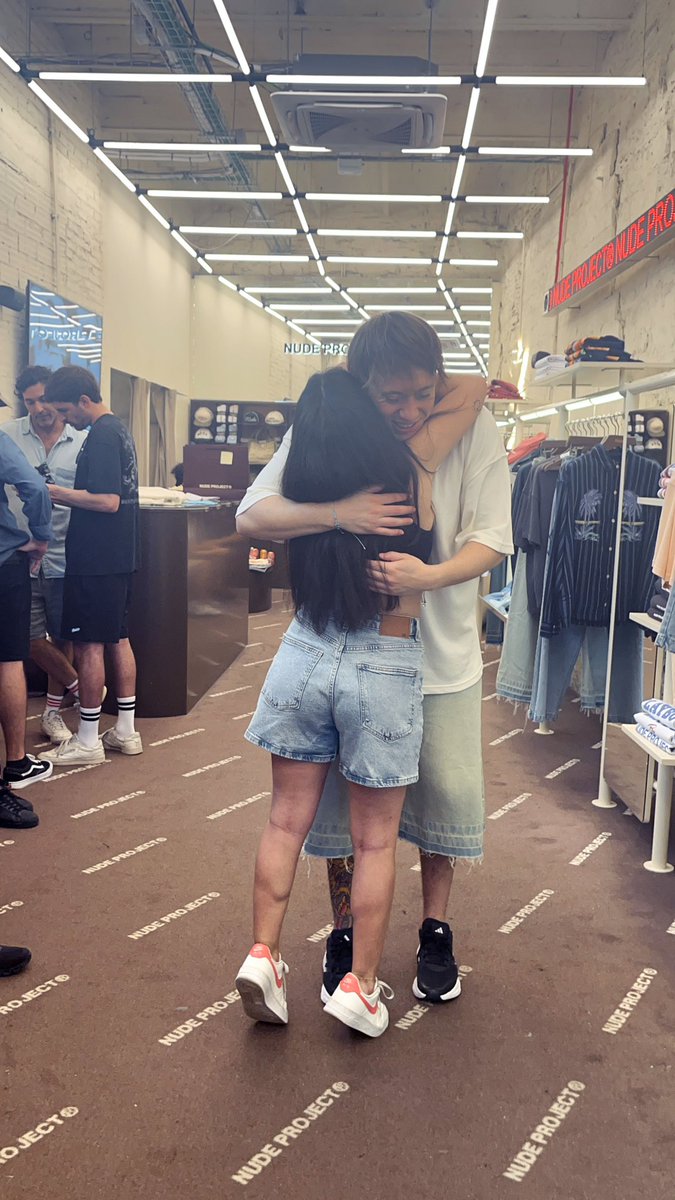 marttteta's tweet photo. Todavía sigo sin creerme que después de 5 años he podido conocer a @PauloLondra 😭 gracias por tanto cariño♥️🦁 https://t.co/Ng6cOYtaDa