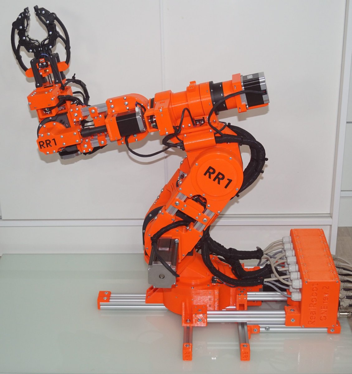 YouMakeRobots's tweet image. Check this out &amp;gt; Meet Real Robot One V2: A mini DIY industrial robot arm dlvr.it/T9dCxQ #Arduino #DUE youmakerobots.com &amp;lt;Arduino