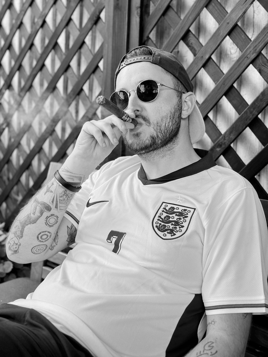 AviosIdiot's tweet photo. Savile's coming home https://t.co/h18GOnZab8