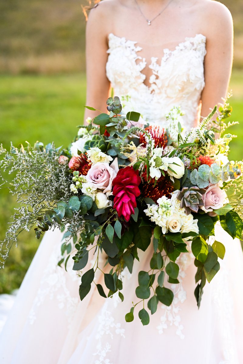 bingsdesign's tweet photo. Reds and bright oranges tropical flowers can add vibrant color and texture to a bouquet, and with proper care, they can last for more than two weeks. They are perfect if you are considering preserving your bouquet after the wedding.
https://t.co/0FwaRSI8A4 https://t.co/r6xpuAvqsv