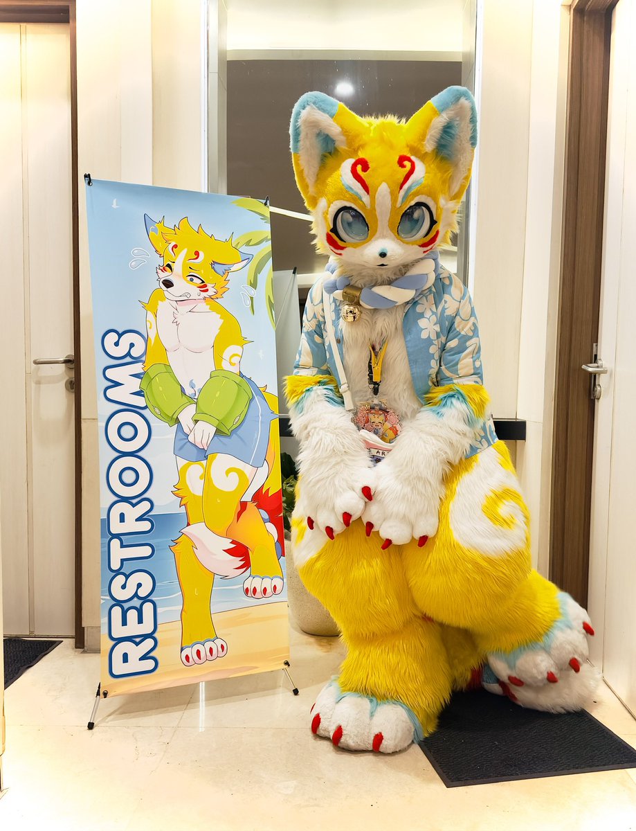 Kurarifox's tweet photo. IWAG is a blast! And so Kurari’s bladder…
Thank you, am glad for having the honor to draw our con’s toilet sign, lol https://t.co/8FeCNhfykd