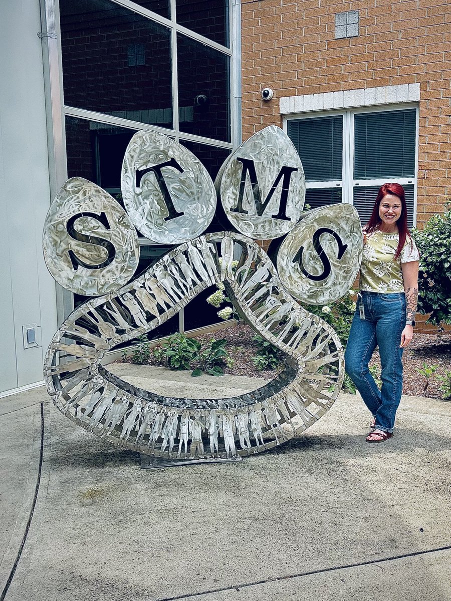 katelyn_eagle's tweet photo. New Beginnings ✨🖤

This school year, I’ll be going back to my middle school roots and serving as the 6th Grade Assistant Principal at Saluda Trail Middle School.  I will absolutely miss my Richmond Drive family, but I’m excited to embark on this new journey 💙💛 https://t.co/TrqpzIXhD9