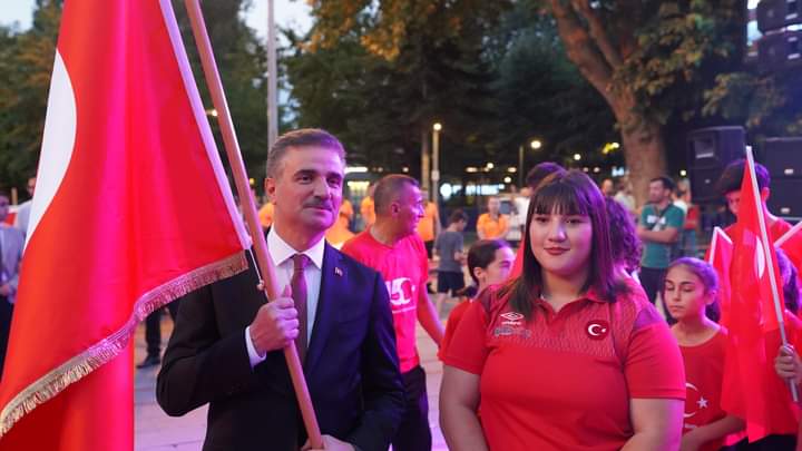 15 Temmuz Demokrasi ve Milli Birlik Günü anma etkinlikleri kapsamında ilimizde 15 Temmuz Şehitleri Sancak koşusu düzenlendi. Sporcularımız tarafından şanlı Türk bayrağımız sayın Valimiz Aydın Baruş'a teslim edildi. Koşuya katılan sporcularımıza madalyaları takdim edildi.