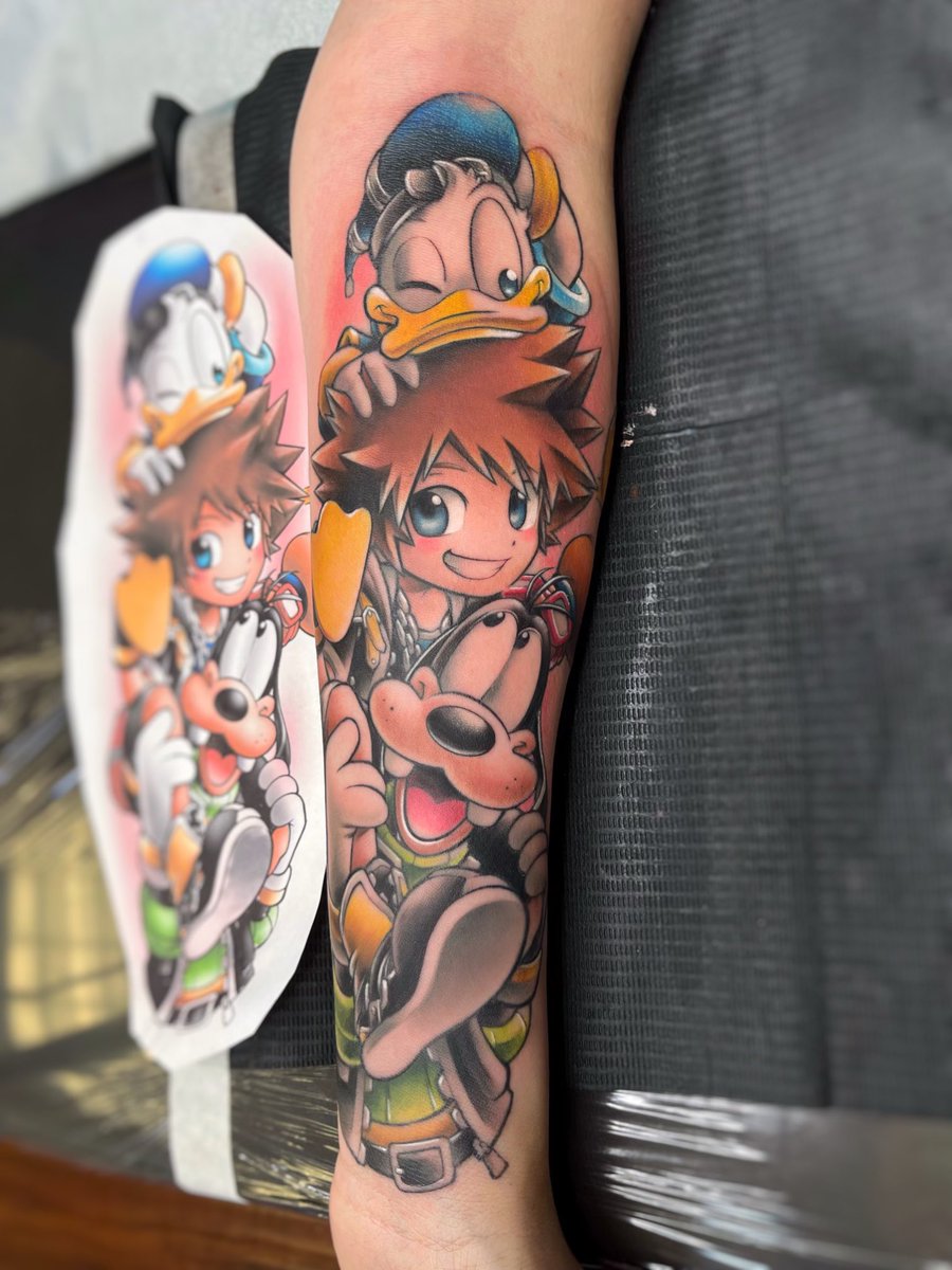 LittleArcanine_'s tweet photo. my Kingdom Hearts tattoo finished! I’m so happy, it’s perfect 🥹 thank you as always, @heytherejenny!! ❤️ https://t.co/uJQ3aI5T5D