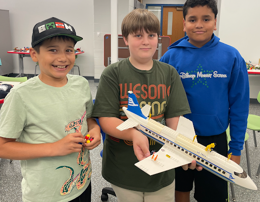 lincolnwoodsd74's tweet photo. SD74 Summer Adventures is in full swing! From cooking and movie-making to building Legos and preparing for the next grade level, students are engaging in fun and productive lessons and activities. And bringing a ton of energy and enthusiasm with them each day! https://t.co/y1gAGErd6h
