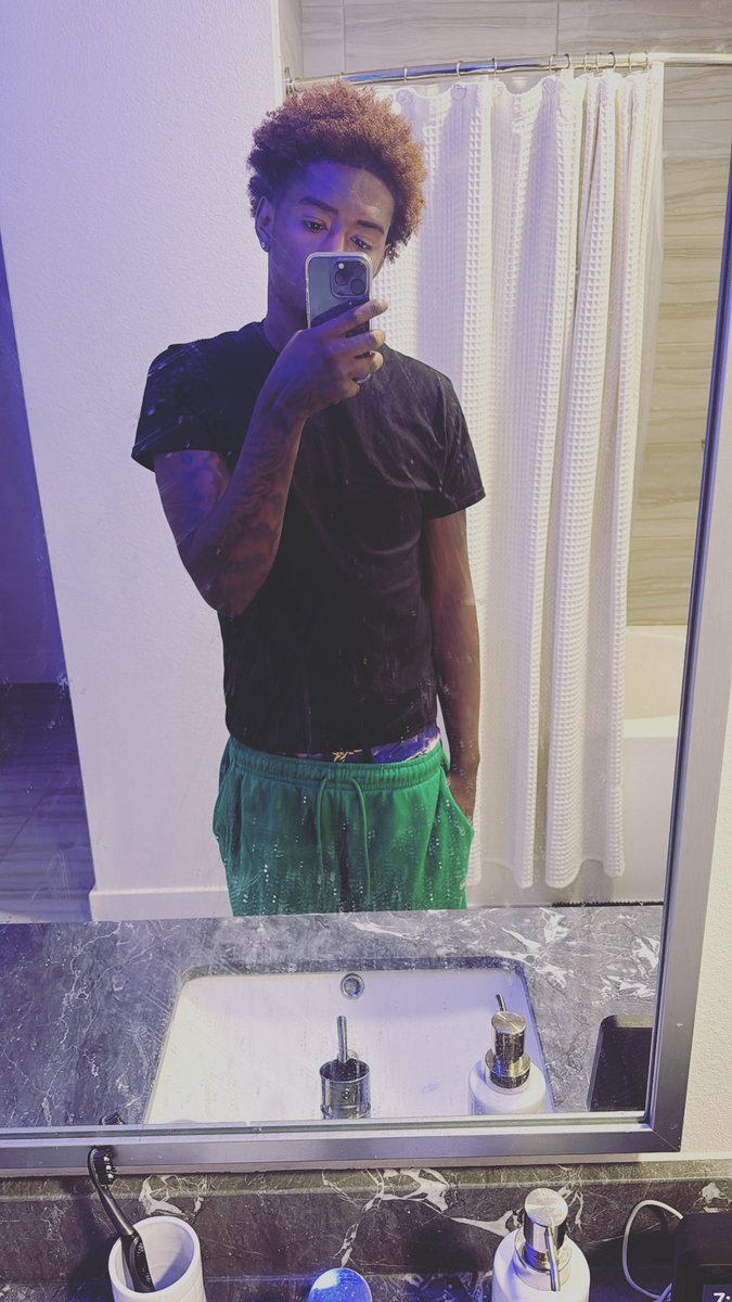 xoxoedric's tweet photo. Mirror pic thread https://t.co/wVuoCSYKOu