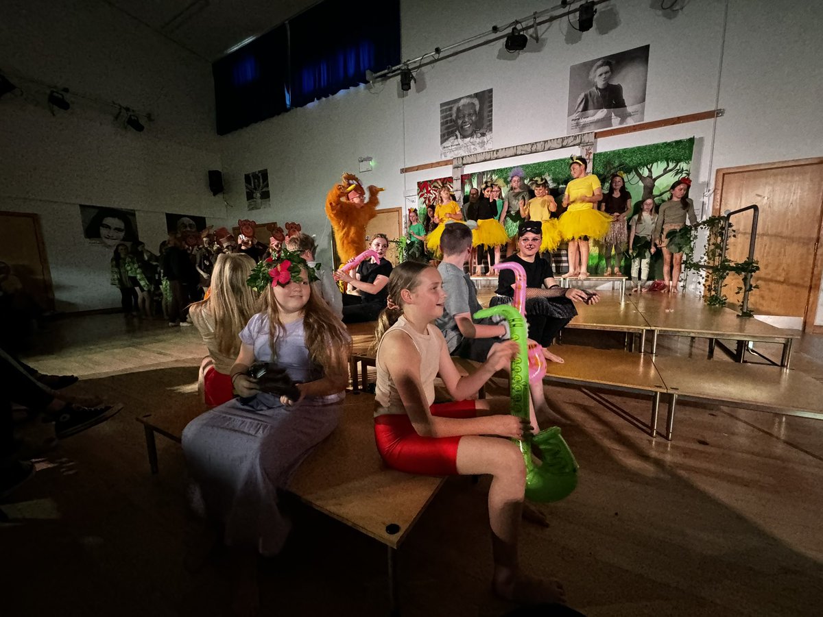 Y6Norbridge's tweet photo. 🌴🐅🐒🐍🐝🐺 🦧
JUNGLE BOOK 
@y6falconclass  @DeltaNorbridge 

1 show done ✅ 1 to go! Don’t miss your chance to watch this amazing performance again tomorrow at 5pm. https://t.co/hs4KX1wWEO