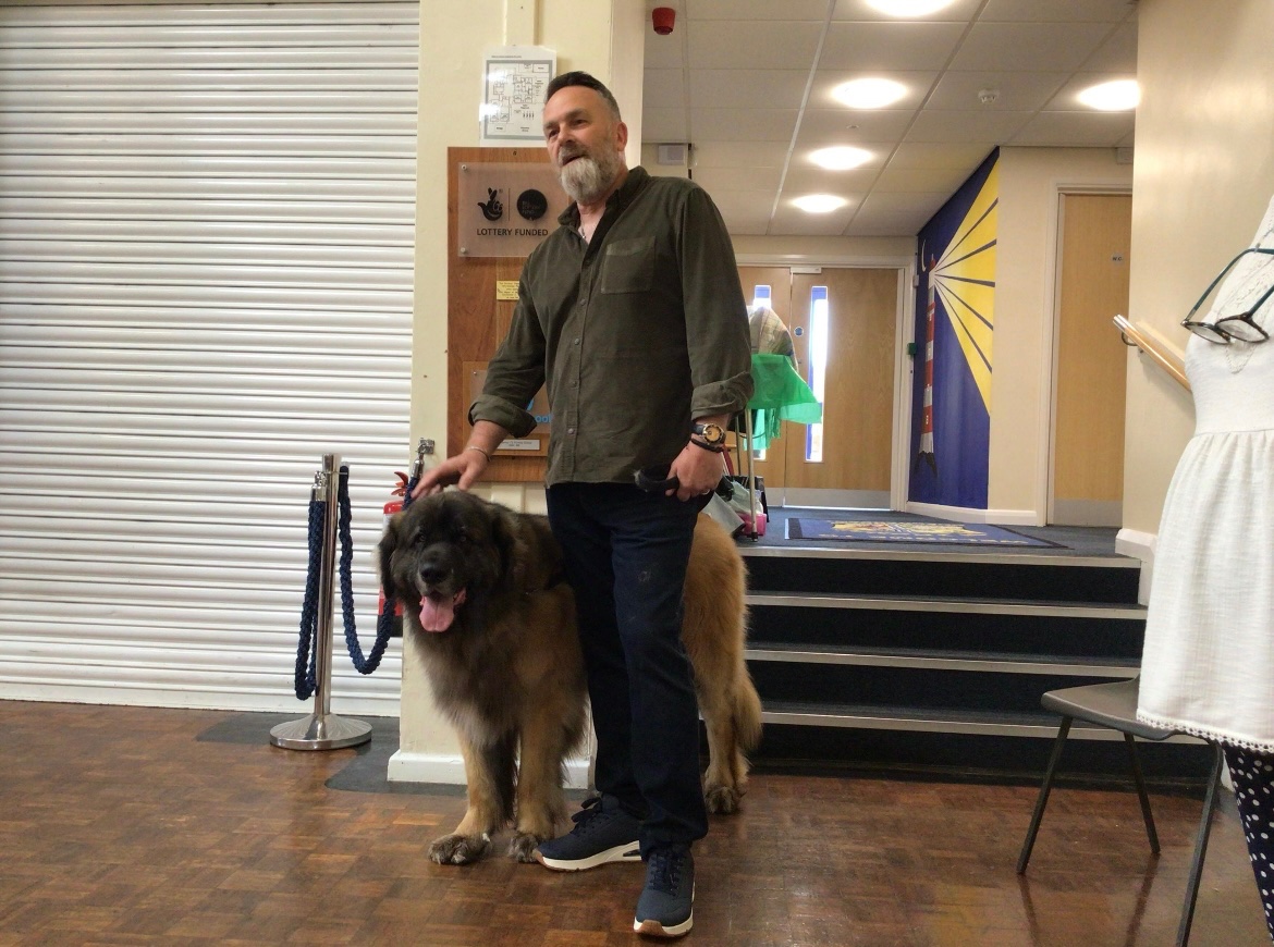 Y3 raised over £500 for the Bolton Destitute Animal centre. Angus brought his owner along to say thank you. Well done Y3 👏🏻
