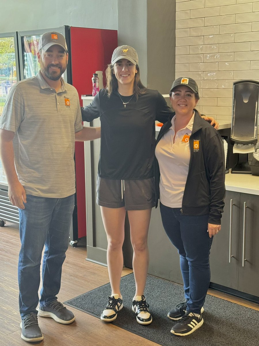 BarryBagels's tweet photo. From courtside to Carmel! We had a surprise visitor to our location in Clay Terrace today, @WNBA star Caitlin Clark!🏀🥯

Thank you for stopping by @CaitlinClark22! https://t.co/nCiX9jL3D2