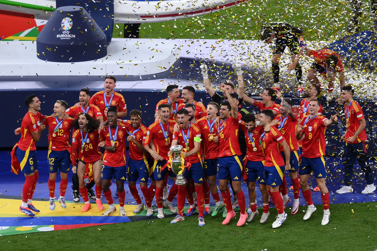 tv_futboleros's tweet photo. 💣🏆 ¡ SORTEO DE CAMPEONES!

👕🎁 ¿Quieres una camiseta de 'La Roja'? ¡Si este tweet llega a 650 RT sorteamos una!

Sólo tienes que:

1️⃣ RT este tweet
2️⃣ Darnos ❤
3️⃣ Seguirnos

💪🇪🇦 ¡Y LISTO! Puedes ser uno de los que gane la camiseta de los #Campeones de Europa.

#EURO2024 https://t.co/pv5cM8NYAj