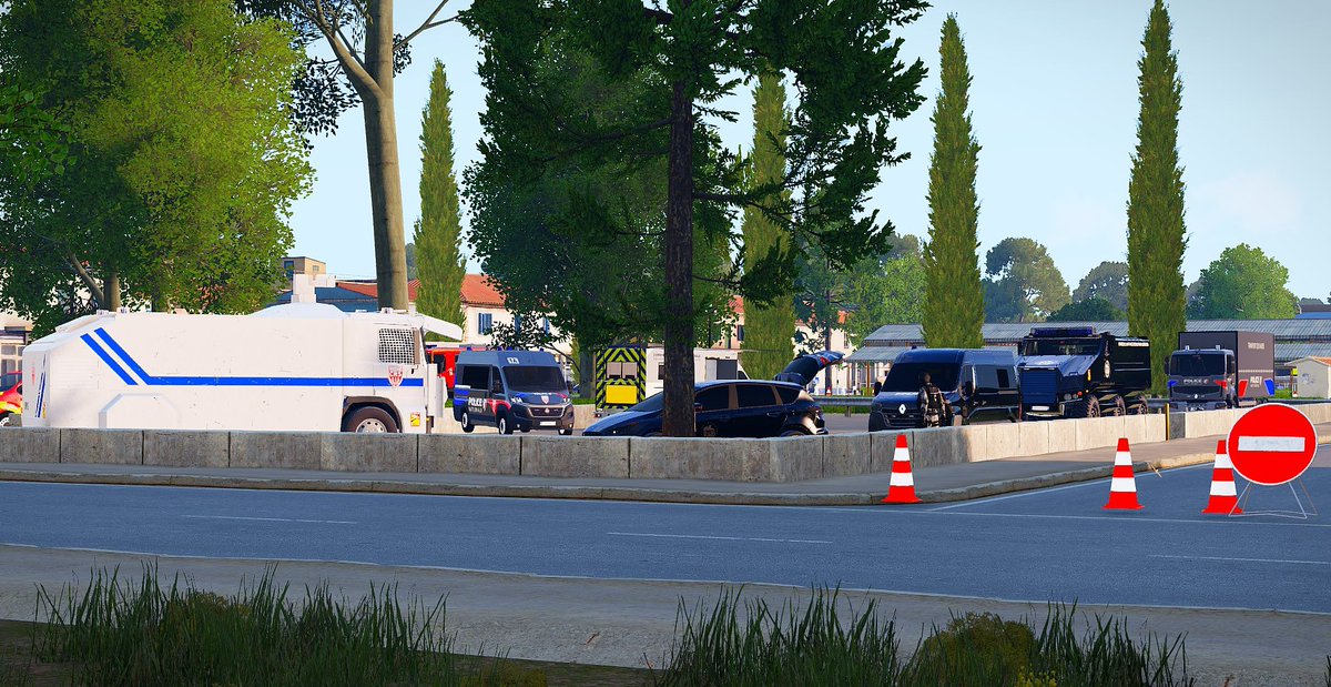 [Evènement]

À l’occasion du 14 juillet sur Vice-City, le RAID a réalisé une démonstration d’un assaut dans un bus. Ce fut l'occasion d'utiliser les nouveaux venus au sein du service : le NH-90 ainsi que le Nexter Titus.