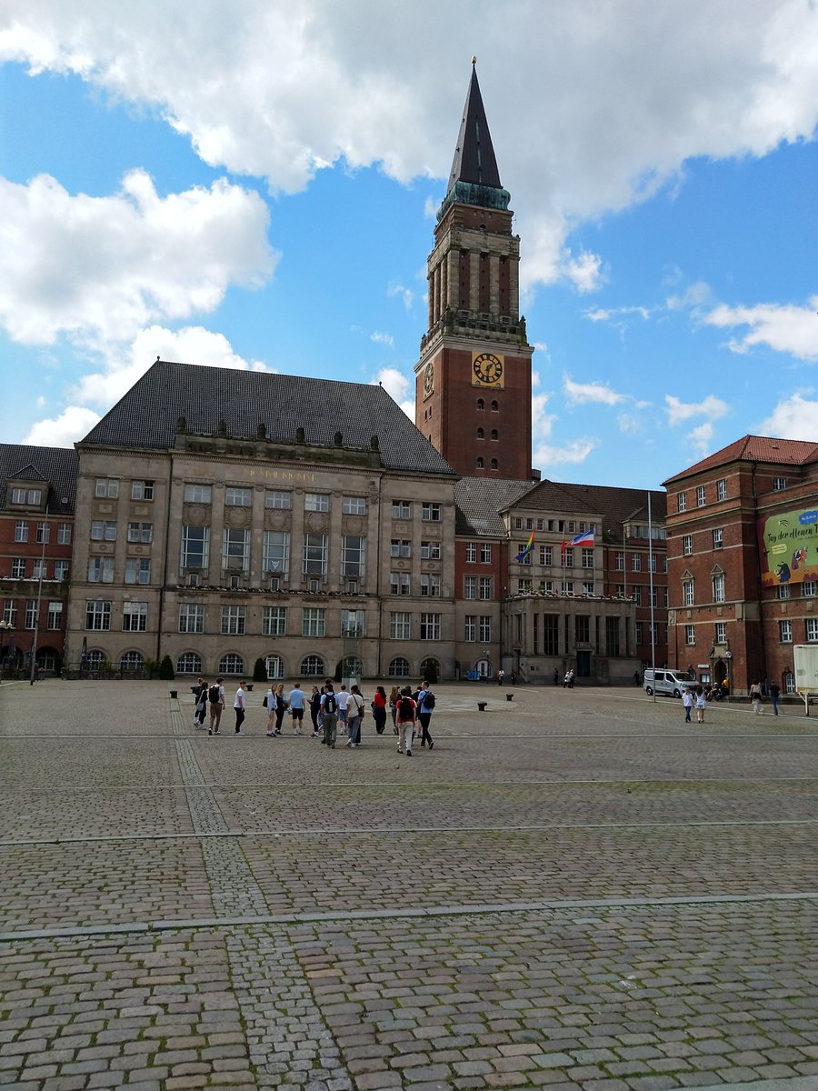mflfinham's tweet photo. First full day in Kiel for @Finham6thForm @FinhamPark @FinhamPE students. Morning in school experiencing lessons or coaching in PE. Afternoon visit to the town hall tower, reception with Mayor and time to explore. https://t.co/xds3DOYMKY