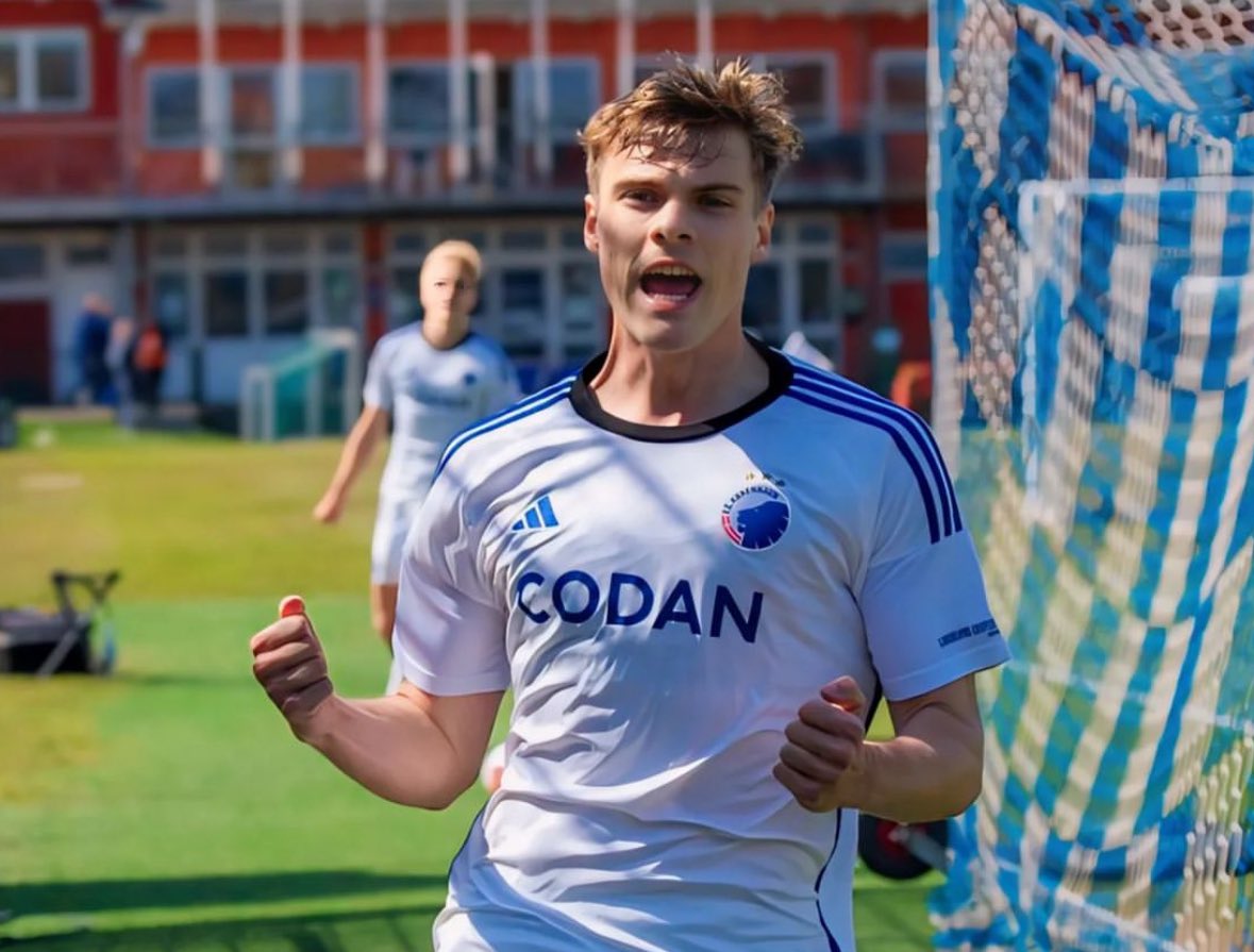 FabrizioRomano's tweet photo. 🔵🇩🇰 Emil Højlund will sign his contract until June 2028 as new Schalke player on Tuesday.

Deal done, medical also completed as planned.

Exclusive story, confirmed. https://t.co/Q8uASXuZyp
