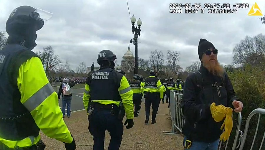 AmericanSummer4's tweet image. I admit I do love some conspiracies. Have u seen my #yellowgloves posts? Seems like a signal to cops cuz seems like many body cam show police entering the scene and passing a guy w/ yellow gloves as well as some main actors of #jan6 like Ryan Nichols and Joshua Black