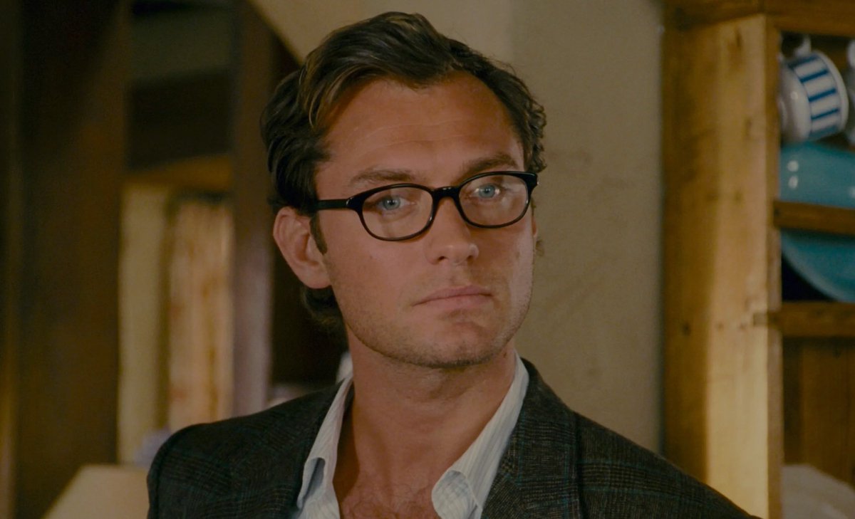 TheCinesthetic's tweet photo. jude law in the holiday https://t.co/yTEBubhqSo