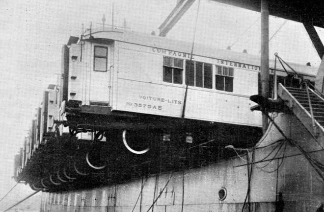 Random train pictures without context tweet media