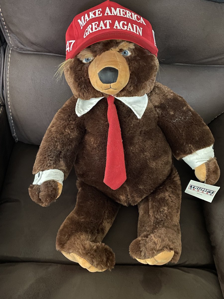 Sheckyi's tweet photo. 🇺🇸🧸🇺🇸🧸🇺🇸🧸🇺🇸🧸🇺🇸
ISN’T HE THE CUTEST
He told me not to bother him while the Republican National Convention was on…
#TrumpyBear https://t.co/vbPhhTS4MO