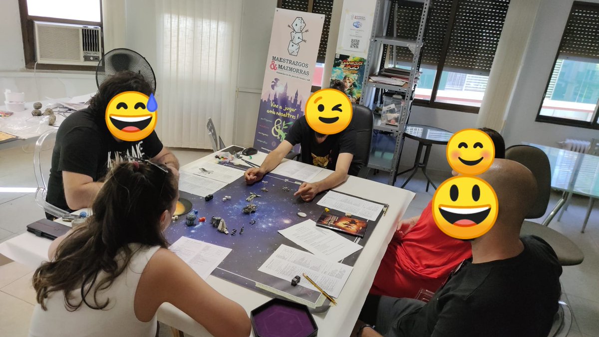 natxo1d10's tweet photo. Partida en #MaestrazgosYMazmorras de #Vinaròs #WorldOfFantasy de @DaniYimbo @elrefugioedit #ScifiMode https://t.co/YdpW9mxO9f