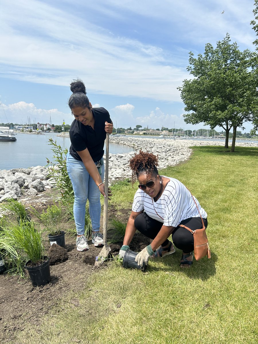 It was a wonderful week to plant a Pollinator Patch at the Racine Harbor Park Overlook! 🌿Very soon, a butterfly bench will also be installed so visitors can stop by and snap a photo of themselves as a butterfly amongst the flowers 🦋🌼
