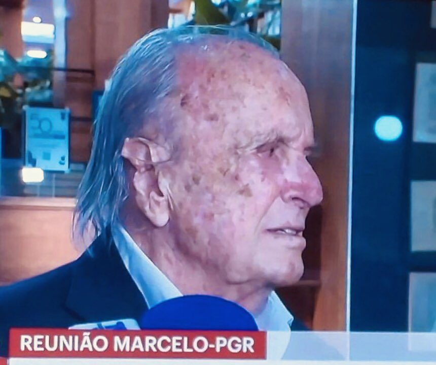 O atirador de Trump antes treinou meio ano na orelha do Balsemão 💀