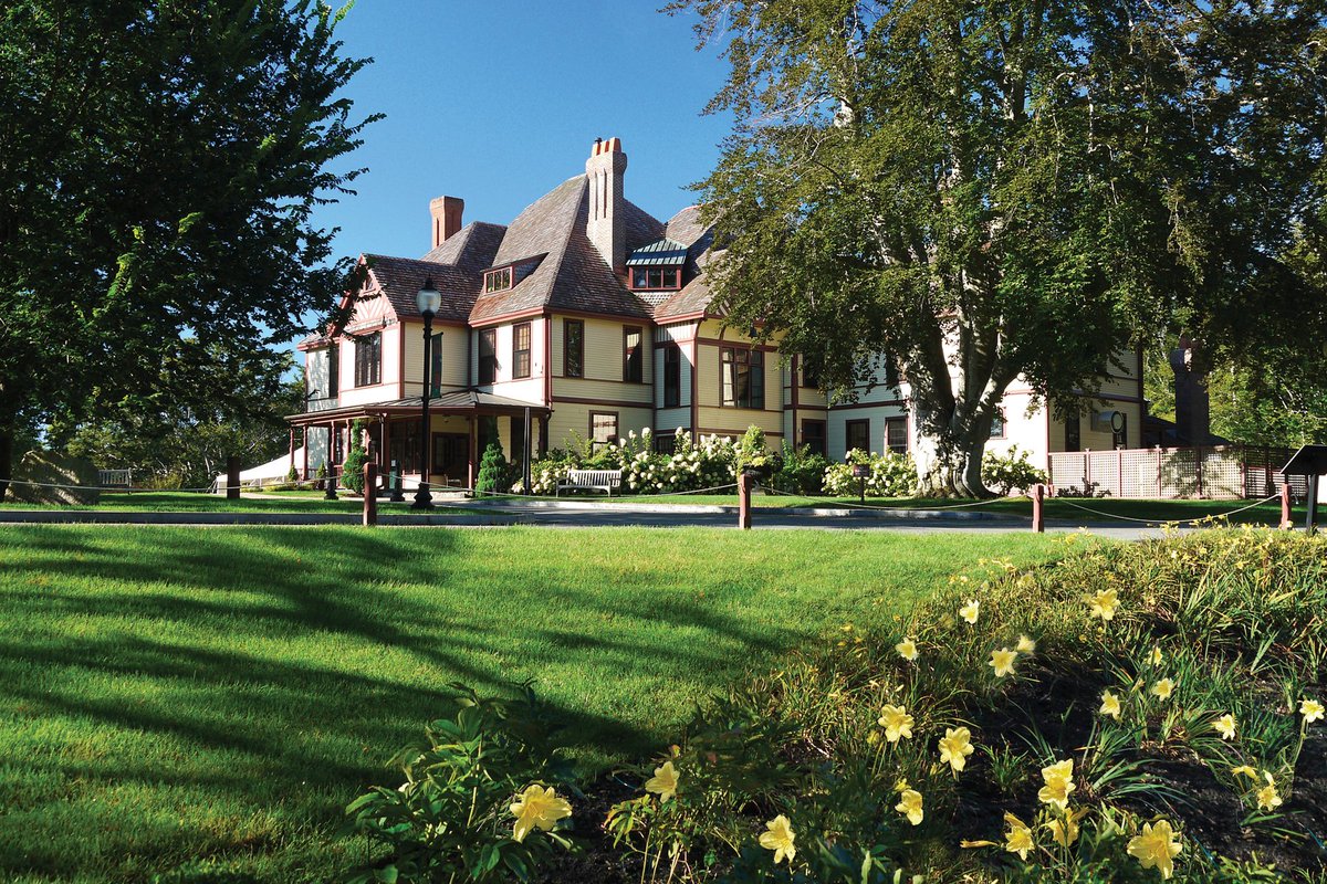 CapeSymphony's tweet photo. A September Serenade: Supporting Access to the Arts Tickets now on sale https://t.co/Ii0QuT9VLP The evening will feature an open bar, heavy appetizers, raffles, auction items to support greater access to Cape Symphony’s programs, especially at our Falmouth Campus #capesymphony https://t.co/DY4Wp3tjoW