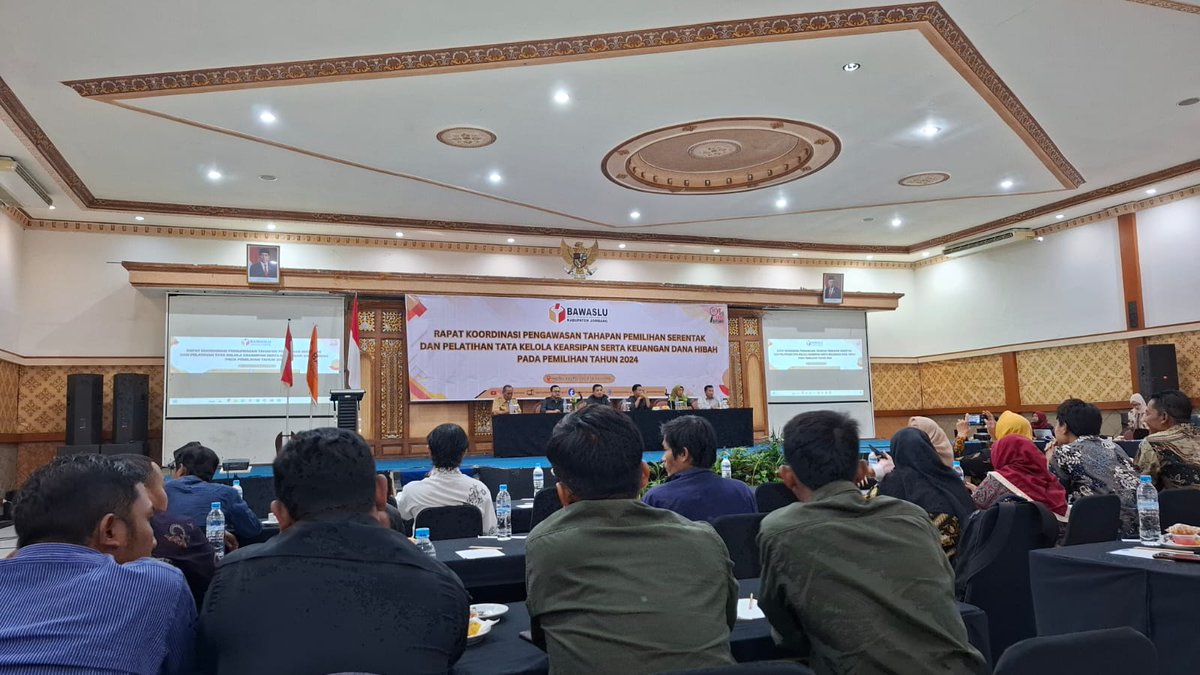 Panwasplandaan's tweet photo. Rapat Koordinasi Pengawasan Tahapan Pemilihan Serentak Dan Pelatihan Tata Kelola Kearsiapan Serta Keuangan Dana Hibah Pada Pemilihan Tahun 2024

#Bawaslu
#BawasluJatim
#BawasluJombang
#Panwaslu
#AwasiCegahTindak
#BawasluMengawasi
#AyoAwasiBersama
#PemiluPemilihan2024
#Pilkada2024 https://t.co/z4fbIAkUwk