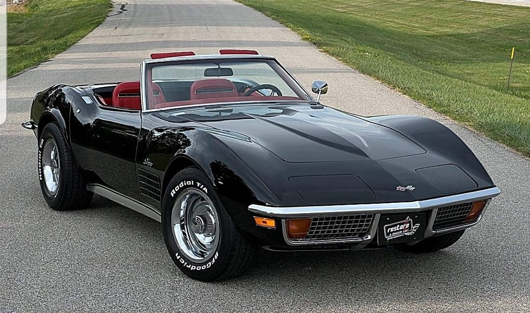 TONYBITOY's tweet photo. Fly a jet and drive a Vette! Nothing like an Old School  C3. https://t.co/azZ7XouQvM