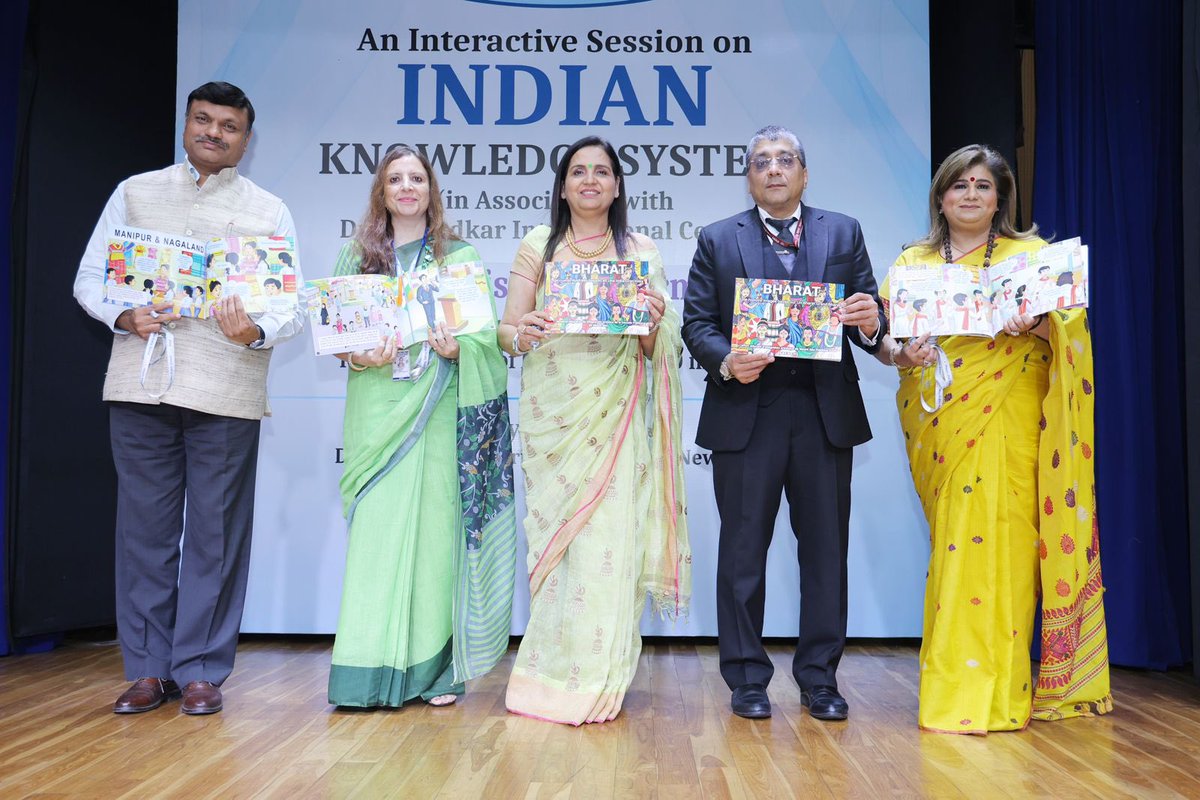 VishalVSharma7's tweet photo. To promote Culture And Arts Education, happy to launch the book “BHARAT” - a picture story based on “Ek Bharat, Shrestha Bharat” - the artistic integration educational effort of Mount Abu Public School (New Delhi) in English, French, Spanish & Arabic. #CAAE 🇮🇳 https://t.co/nca9CWYU74