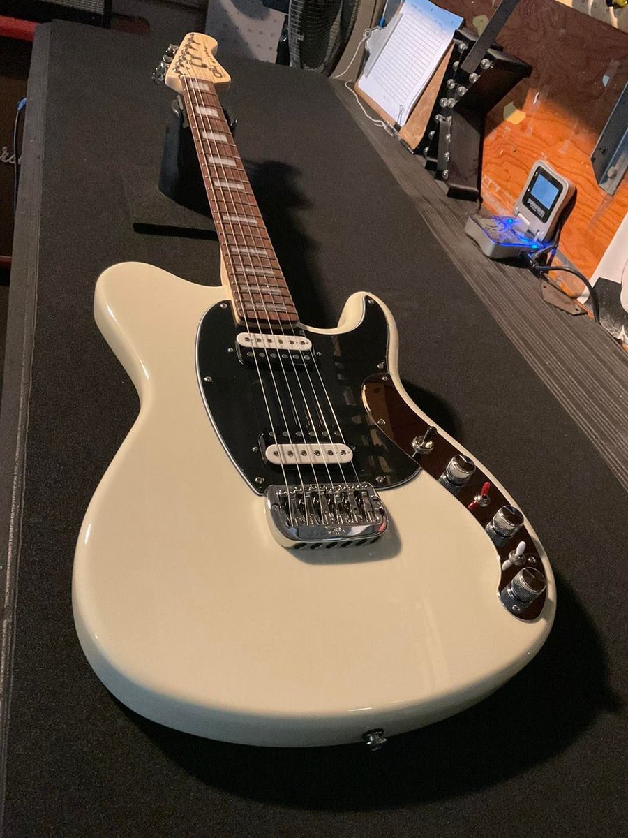 GandLGuitars's tweet photo. CLF Research Espada HH in Vintage White over alder. Built for G&amp;L Premier Dealer @SweetwaterSound. #sweetwater #glguitars https://t.co/5tI001FyO8