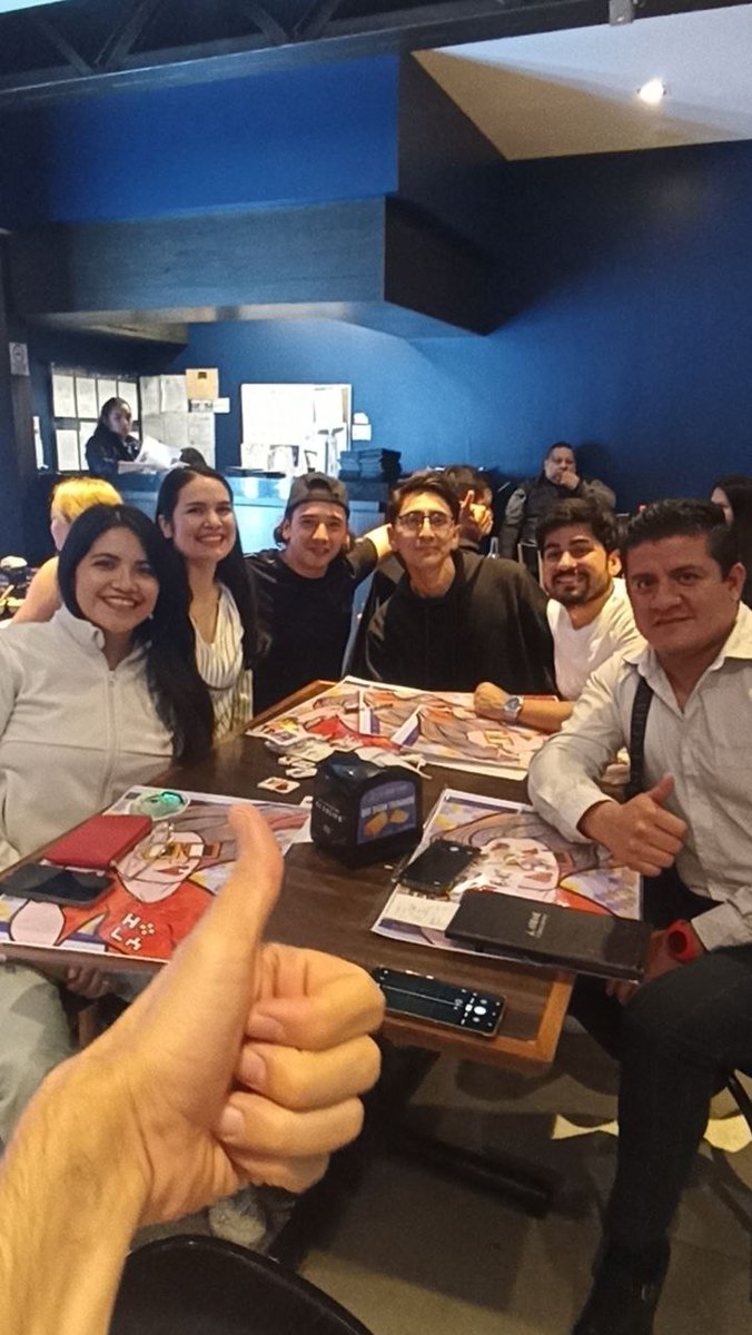 RosaGlez_eth's tweet photo. Ayer salí de la cueva para reunirme con mis co #DeFanaBuilder por @espaciocripto y @de_larg0 para comer taquitos y ver el partido Argentina vs Brasil 🌮⚽🎉
Pasé una noche muy agradable, me dió mucho gusto conocerlos en persona! 🤗
Espero disfruten de los regalitos! 🎁
#DFAB https://t.co/9GTEcxiHps