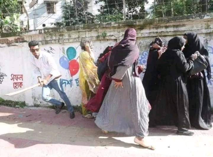 Emon22000's tweet photo. Bangladesh Chhatra League (student wing of Awami League) attacked ordinary students of Dhaka and Chittagong University protesting quota reform.Our country's #students need help.
We want peace, we want justice
#Bangladesh #Dhaka #QuotaReformMovement #QuotaMovement #StudentProtest https://t.co/43DPm9Un7N