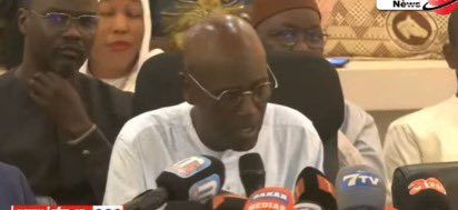 Ahmadoubamba36's tweet photo. 🗣️ Seydou Guèye porte-parole l’Alliance Pour la République (APR) : « Le président Diomaye Faye prend le risque d’exposer le Sénégal, à des poursuites judiciaires et des condamnations pour ruptures brutales sans aucun fondement si ce n’est la volonté du prince, de conventions régulièrement signées jusque-là, le Sénégal a été un pays ouvert soumis aux règles de l’Etat de droit avec une image de démocratie et de stabilité qui lui permis d’être l’un des pays les plus attractifs pour les investissements directs et étrangers. »

#Kebetu | #Mediaactu | #Senegal |