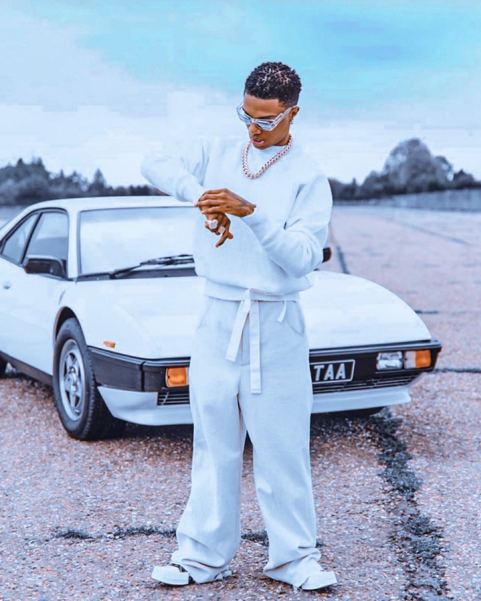 Guccistarboi's tweet photo. #WizKidAt34 almost time ? 👀❤️🦅 https://t.co/NjOz7Mz2iL