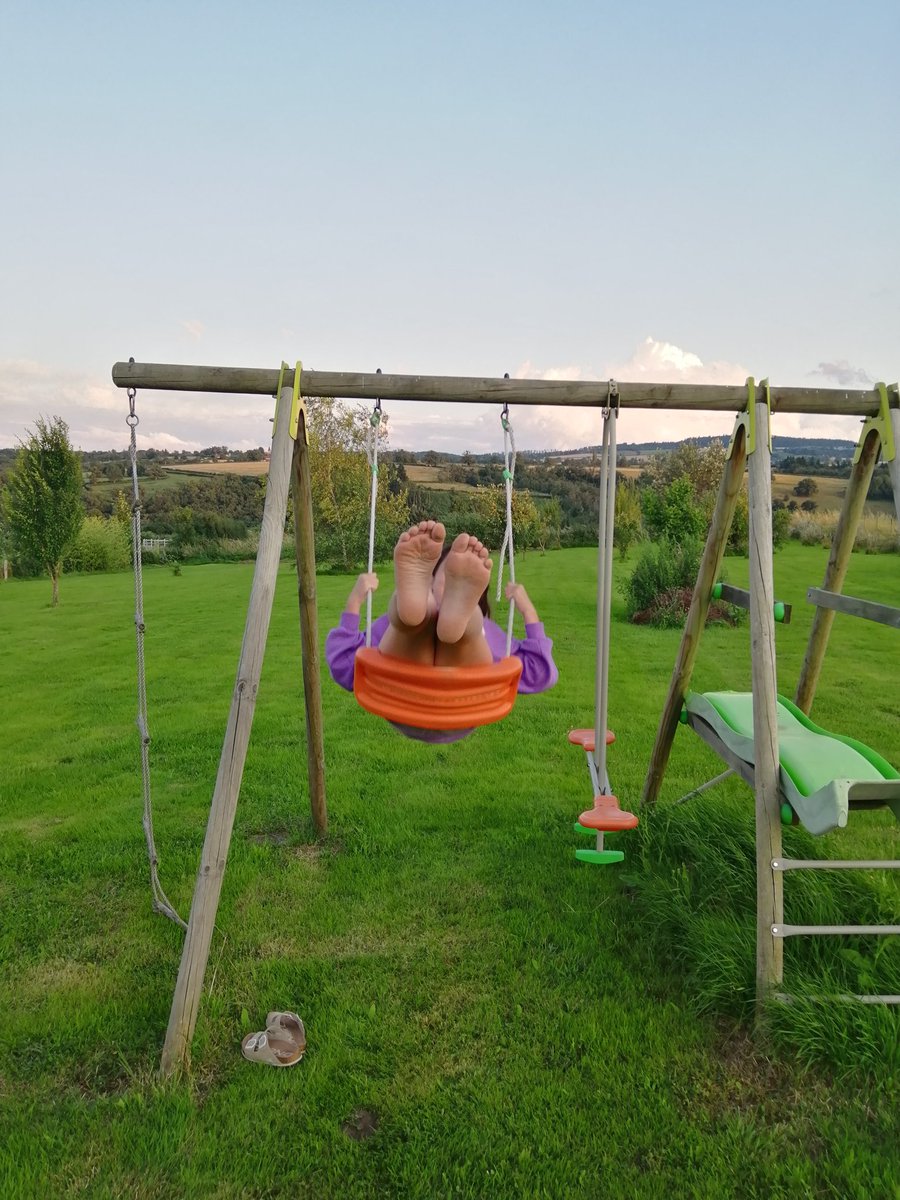 Cette enfant est une source infinie de joie.