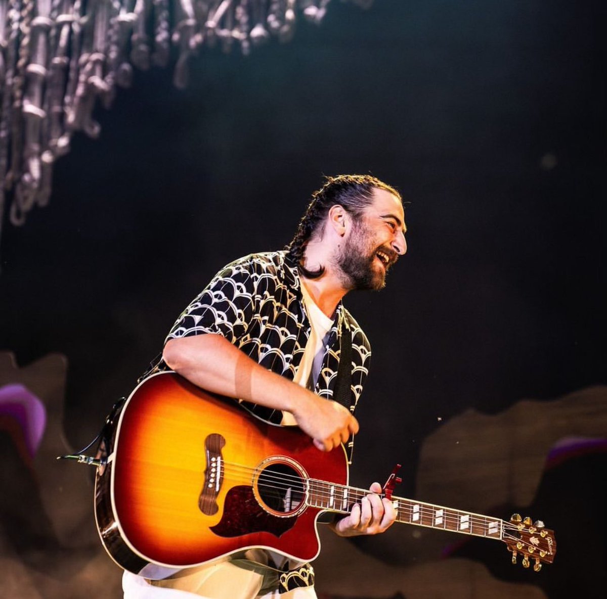 ⬇️ In his 405th day on Spotifys Daily Top Artists Global, Noah is currently #75!