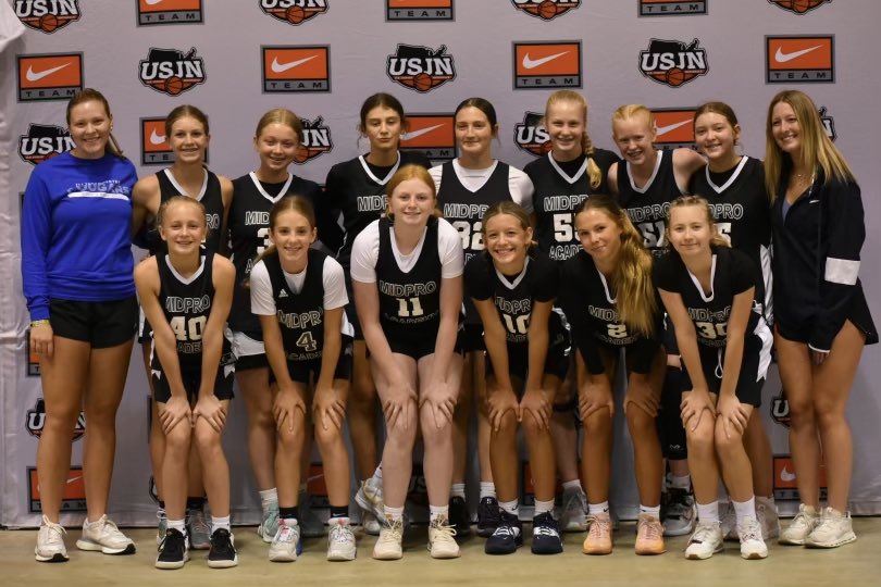 MidPro 14u Black finished with a 6-1 record with their only loss being by one point! Nonetheless, they showed grit and resilience by finishing the tournament on a high note and learning and growing together throughout the whole tournament. 🔥🏀

#MidProFam #TrustTheProcess