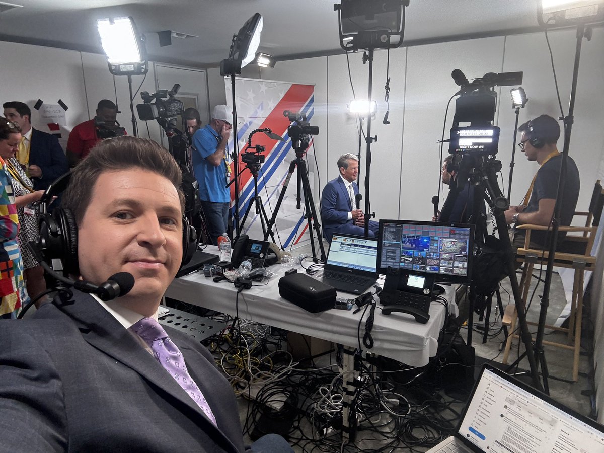 GrahamUlkins's tweet image. It gets pretty cozy in these convention media suites. As I standby for my next hit on @LocalNewsLiveTV, @ReardonReports interviews @GovKemp of Georgia…just about 8 feet away. #RNC2024 @GrayTelevision