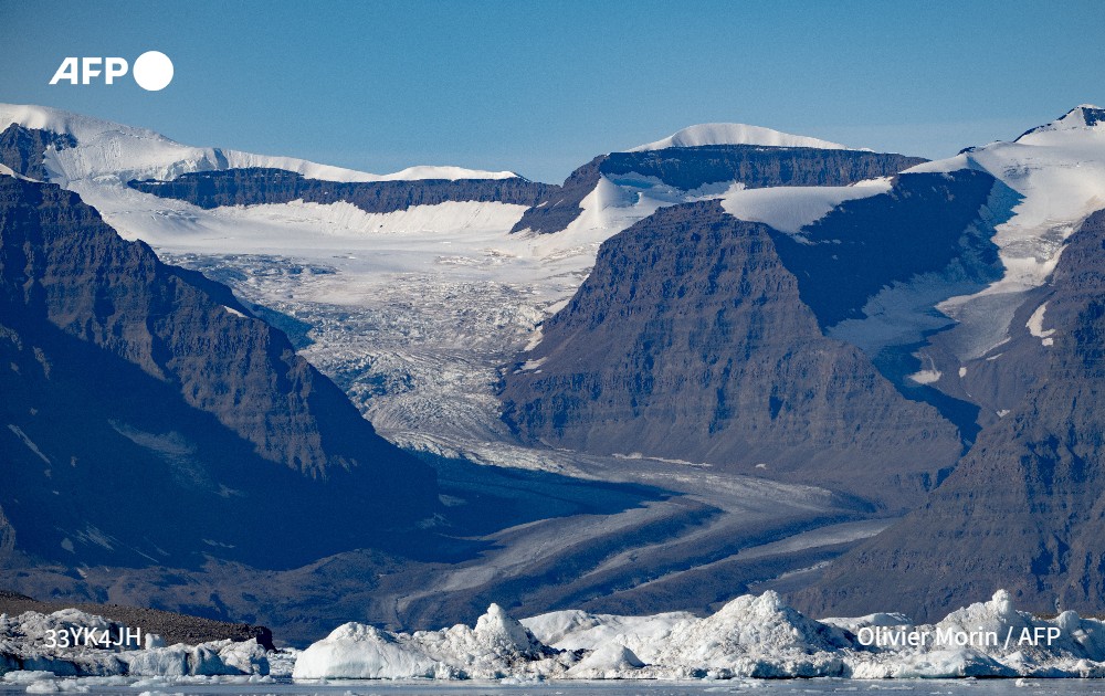 A study shows that the melting of the polar ice caps is causing our planet to spin more slowly, increasing the length of days at an "unprecedented" rate ➡️ u.afp.com/5X5Y