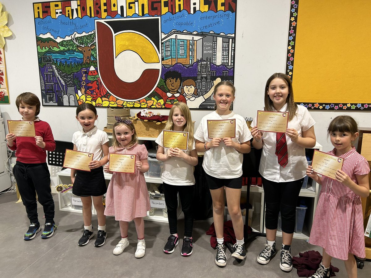 YCB_Primary's tweet image. The last celebration assembly of this academic year. Congratulations to our ‘Seren yr Wythnos’ ⭐️ and ‘Siaradwr yr Wythnos’ 🏴󠁧󠁢󠁷󠁬󠁳󠁿Very proud teachers recognising all the hard work from our pupils ⭐️🏴󠁧󠁢󠁷󠁬󠁳󠁿⭐️🏴󠁧󠁢󠁷󠁬󠁳󠁿⭐️