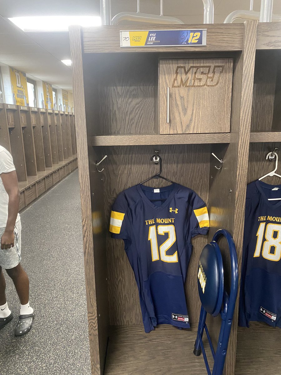 I had a great visit at THE MOUNT! Thank you to <a href="/CoachHug9/">Billy Hug</a> and the rest of <a href="/MSJ_FB/">Mount St. Joseph Football</a> coaching staff for having me there!