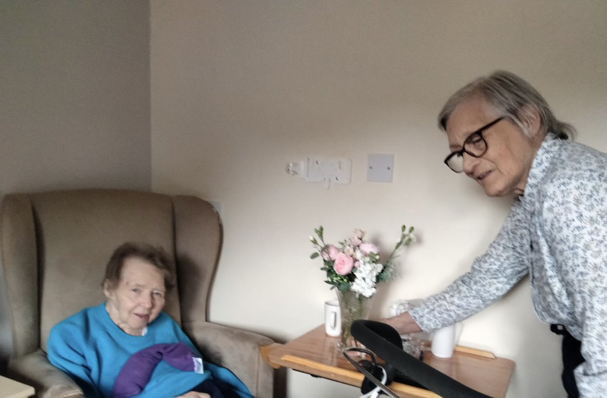 Flower arranging. @summerflowers <a href="/AnchorLaterLife/">Anchor</a> #Happiness