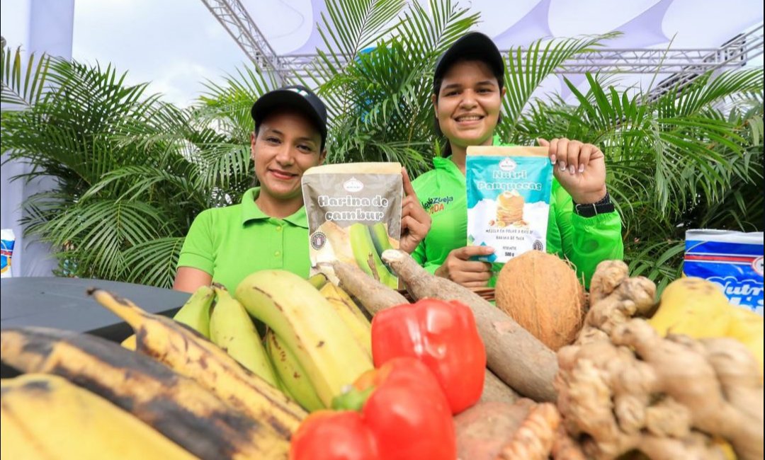viceproduccion's tweet photo. Presidente @NicolasMaduro lo dijo: "La Nutrichicha, el Nutrifororo, la Crema de Arroz y el Nutricereal, son alimentos 4S con nutrientes maravillosos para niñas, niños y adultos mayores".
#CogeDato - @InnVenezuela
@LealTelleria
#SoberaniaAlimentaria
#CrecimientoProductivo https://t.co/i5lIS6d6eo