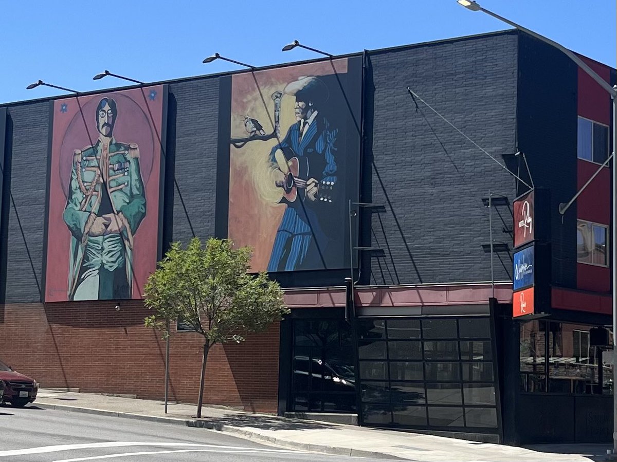 WhenCabbagesFly's tweet photo. @LyleLovett this mural resides literally across the street from the Fox Theater in Spokane.

Spokane deserves— nay, the WORLD NEEDS— a photo of you posed in front of it! https://t.co/Xslw86Bhfd