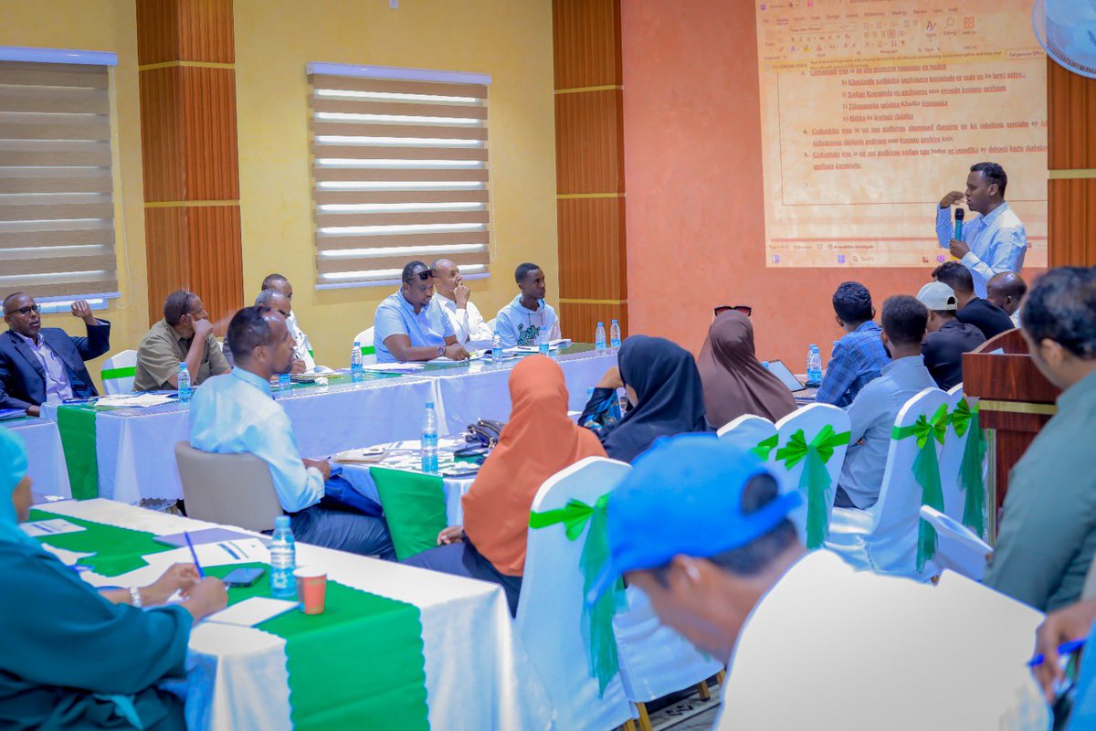 FDGMohamedOsman's tweet photo. This Morning, The Somaliland Energy Commission @SLEC, in collaboration with the Ministry of Energy &amp; Minerals @SLMoEM held a consultation meeting to discuss the first draft of electricity licenses and tariff regulations. 1/2 https://t.co/ynAgyS5aY1