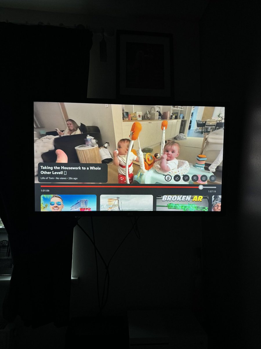 Ellie tweet media